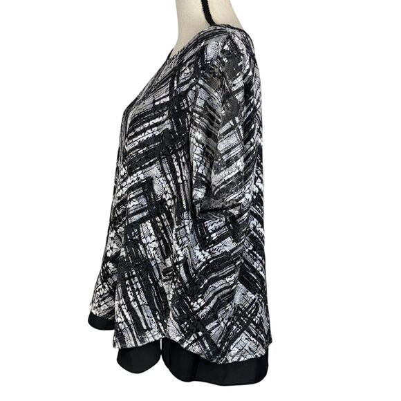 Alfred Dunner X-Large Top Abstract Stretch Crochet Lace Overlay Lined Side Slits - Picture 6 of 8